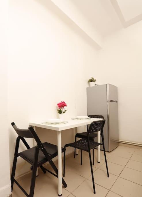 1 Bdrm Apartment In City Center Bucarest Exterior foto